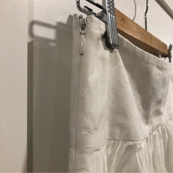 Club Monaco White mini skirt. Size 0. - Picture 3 of 6